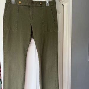 Women's size 4 short Banana republic olive green pants